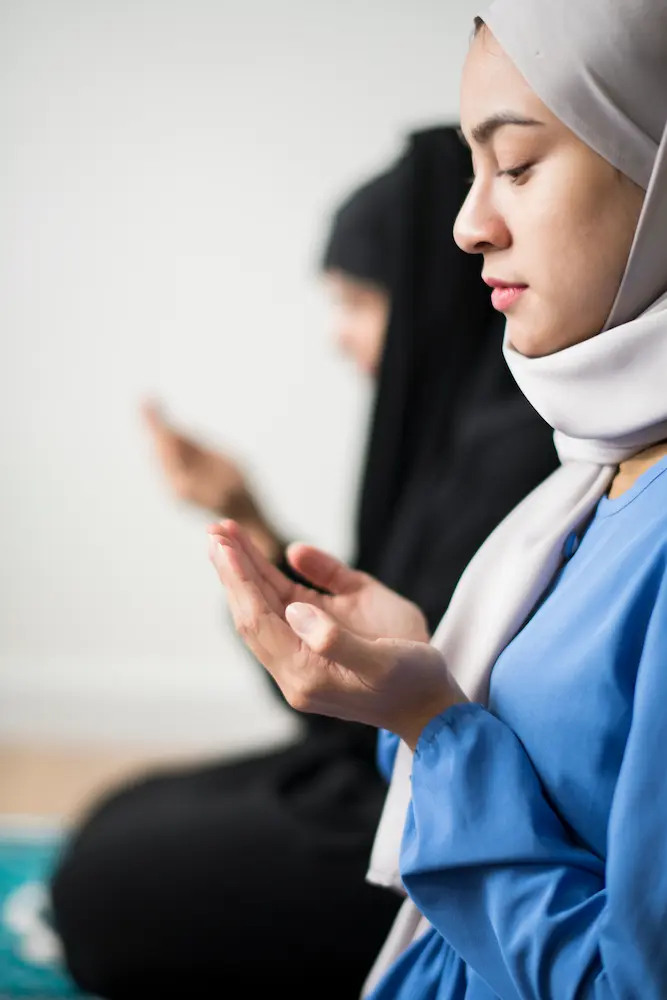 2 muslim young girls praying